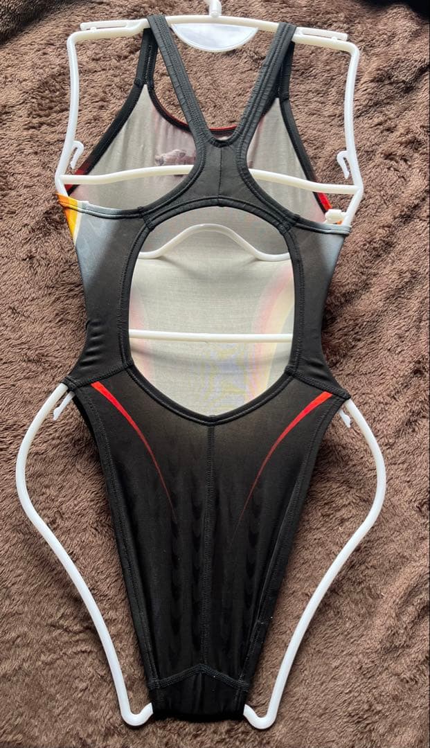 Speedo スポーツ用競泳水着 黒・赤・オレンジ