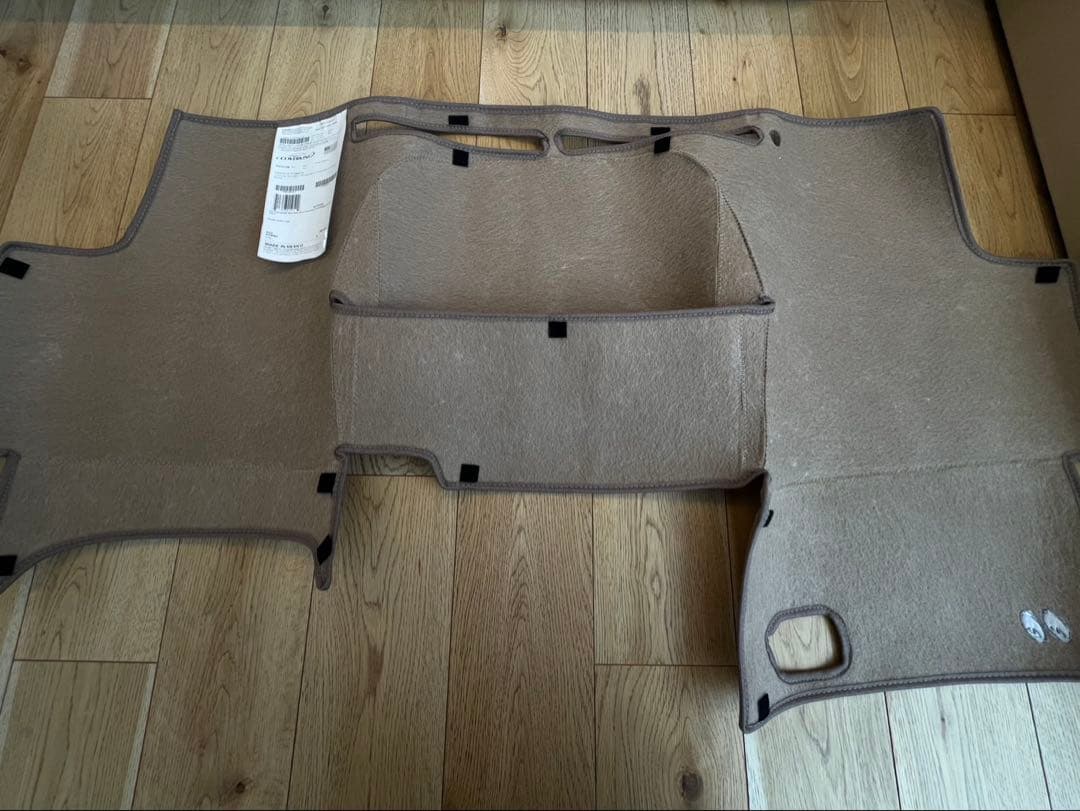 新品ダッシュマット　ムーンアイズ　プリウスα