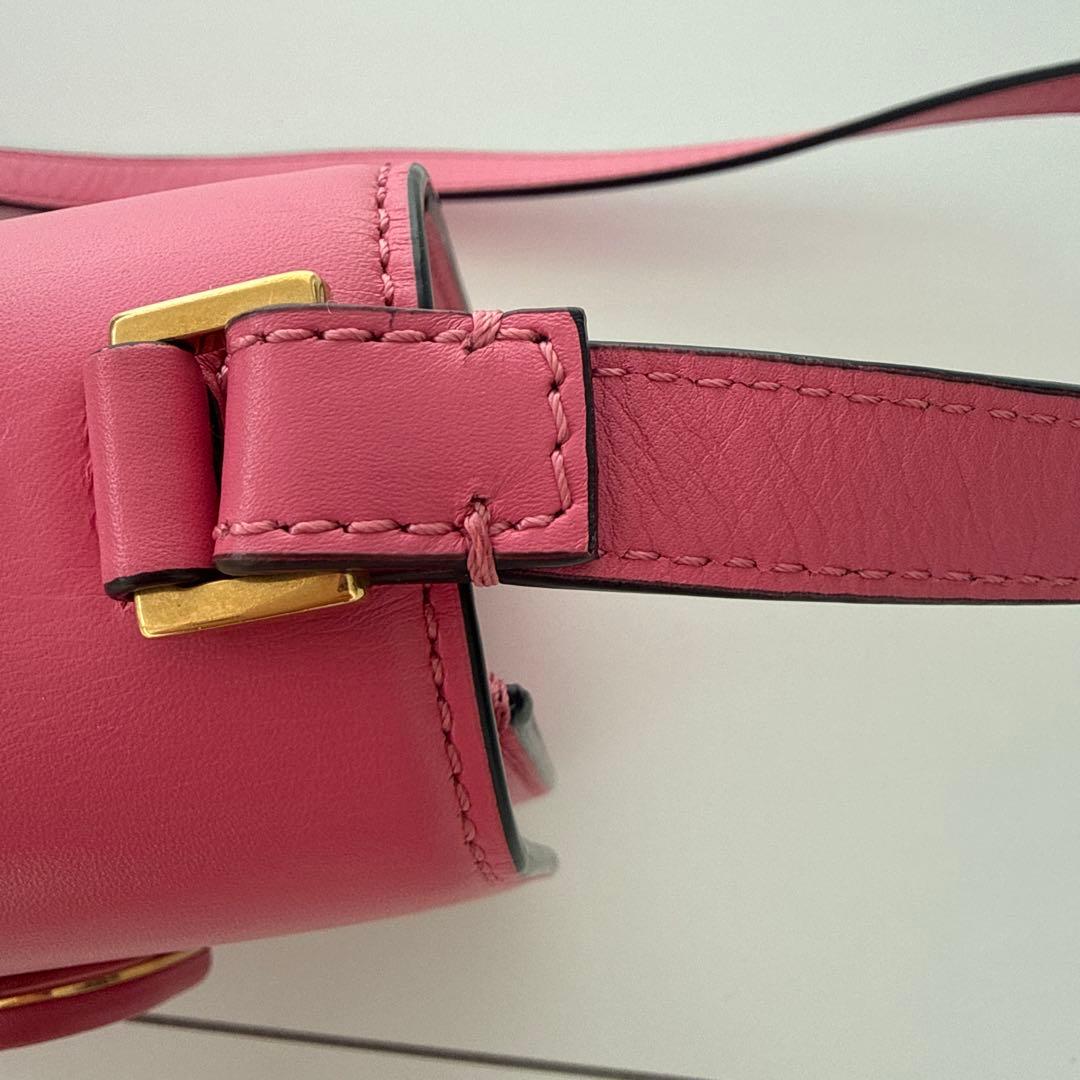 Valentino ロゴ付きピンクショルダーバッグ 保存袋つき