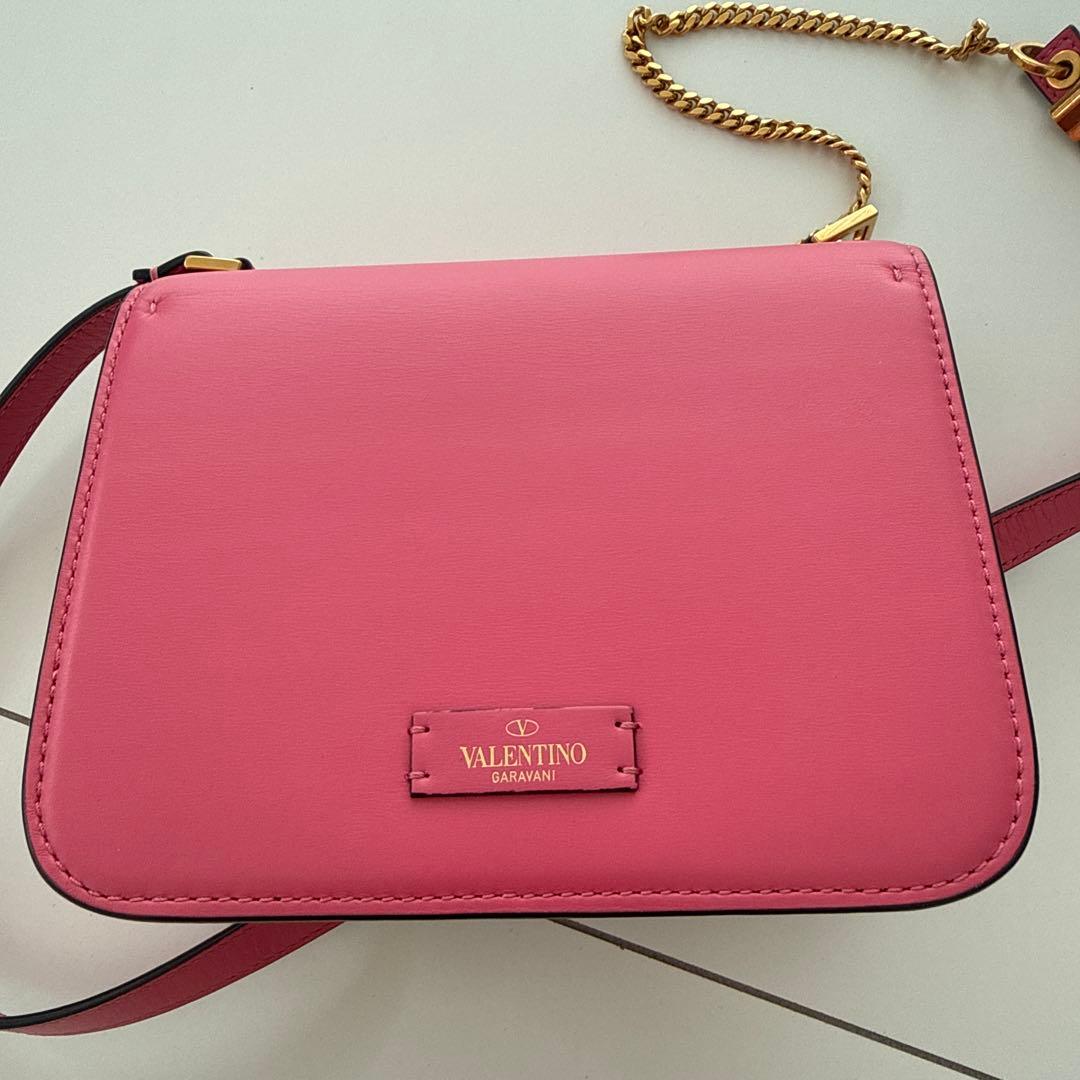Valentino ロゴ付きピンクショルダーバッグ 保存袋つき