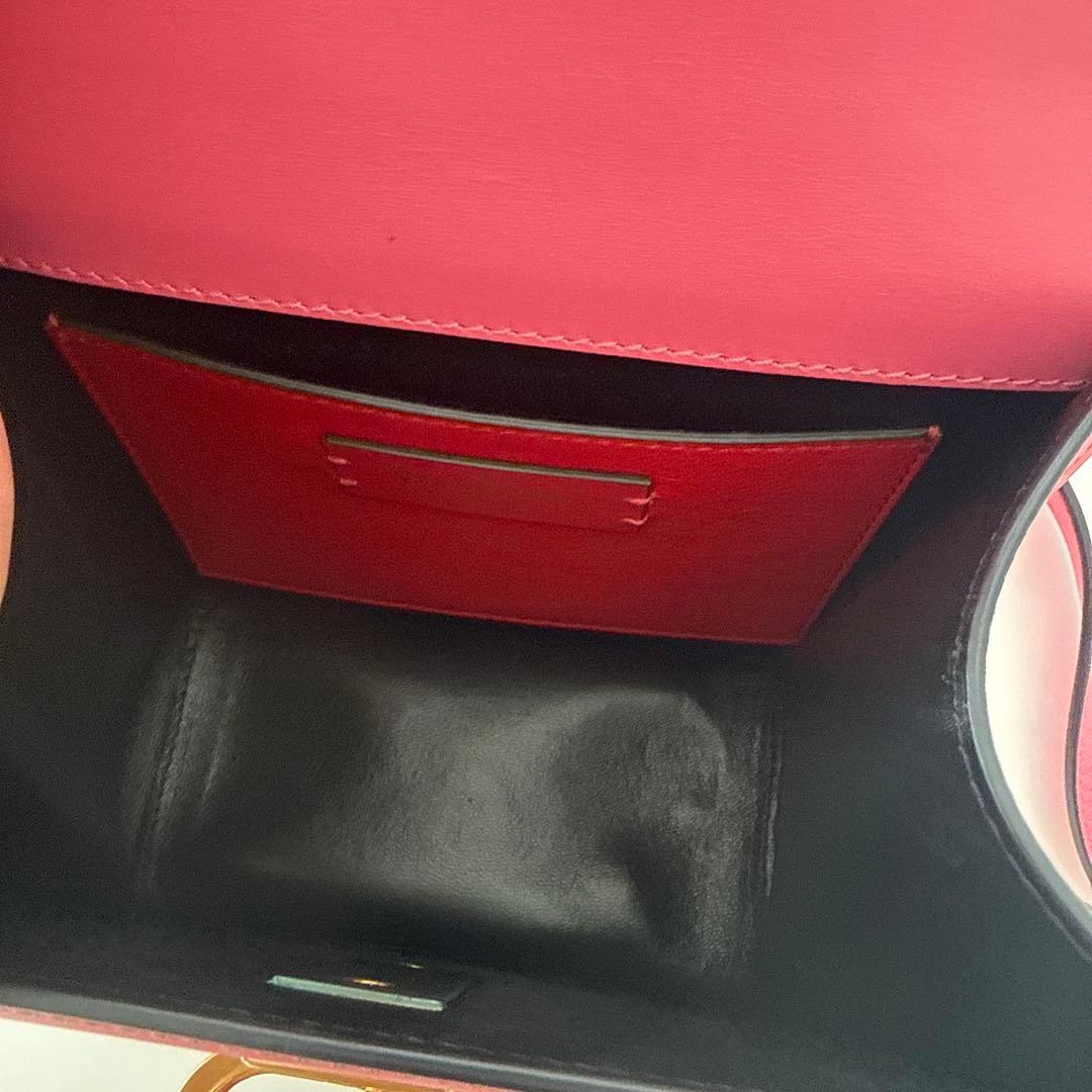 Valentino ロゴ付きピンクショルダーバッグ 保存袋つき