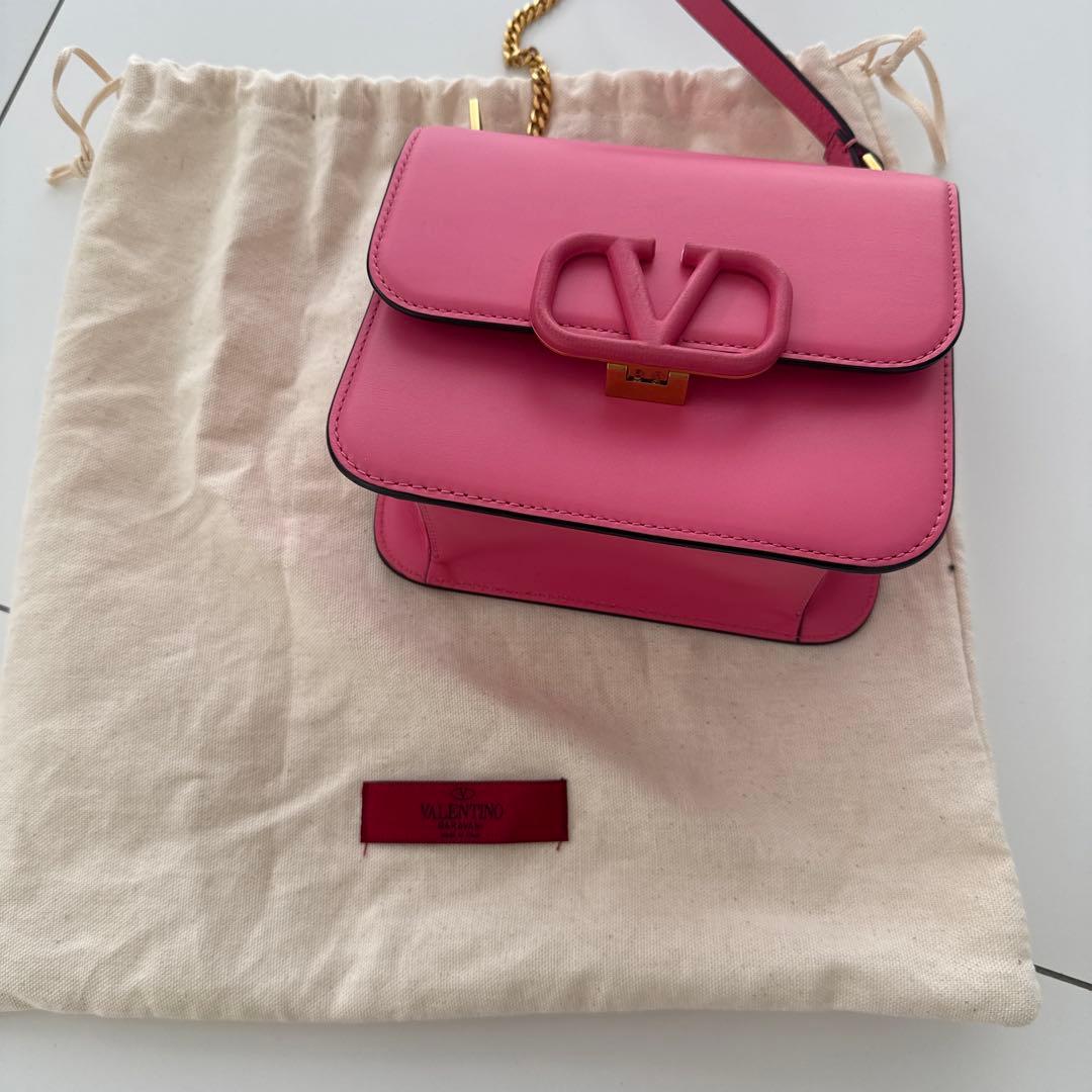 Valentino ロゴ付きピンクショルダーバッグ 保存袋つき