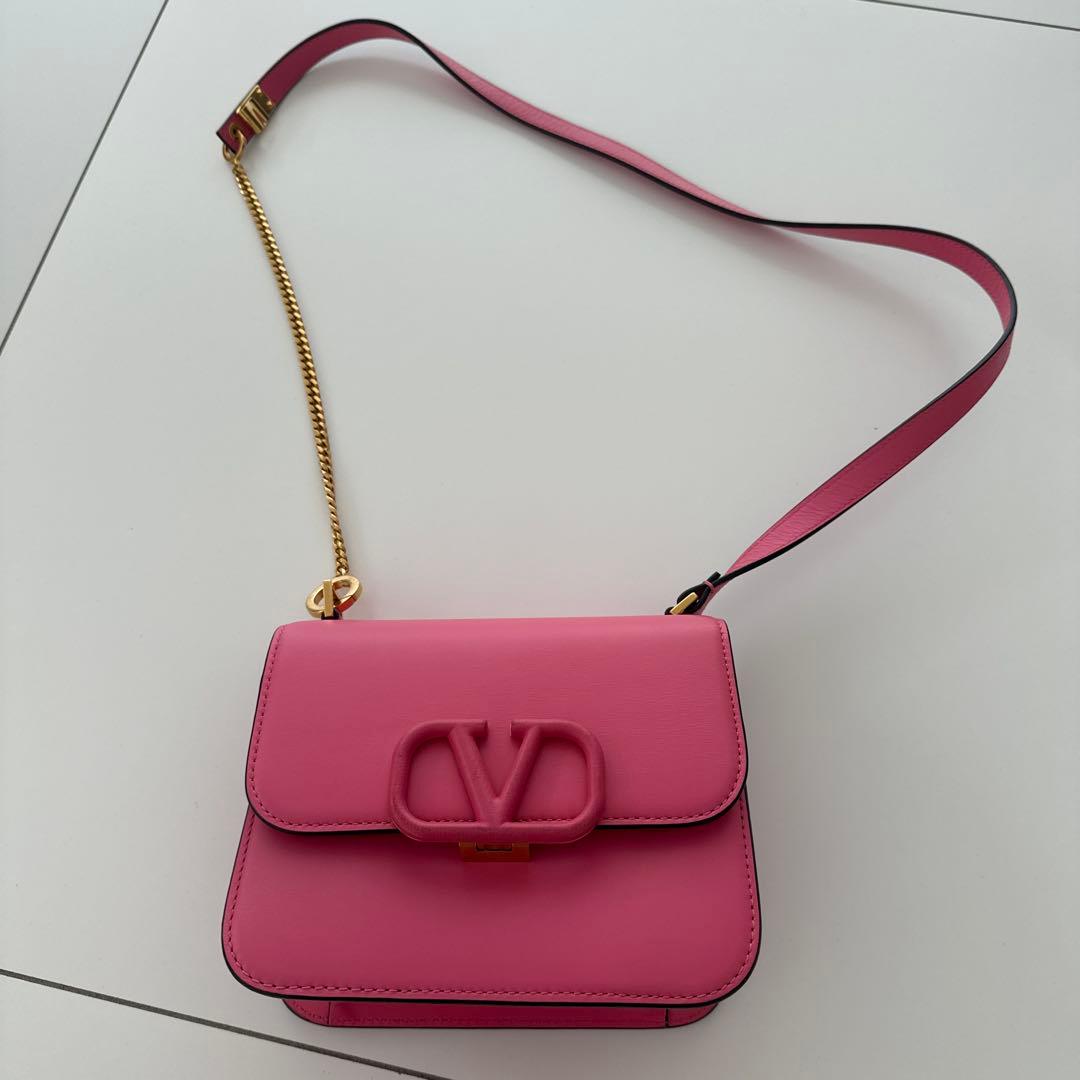 Valentino ロゴ付きピンクショルダーバッグ 保存袋つき