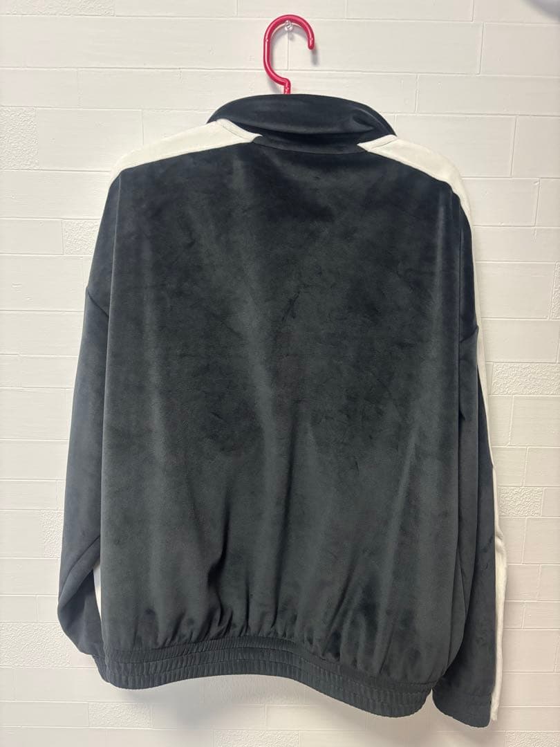 adidas ブラック ベロアジャケット