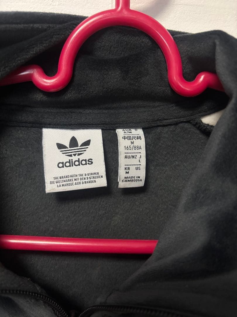 adidas ブラック ベロアジャケット