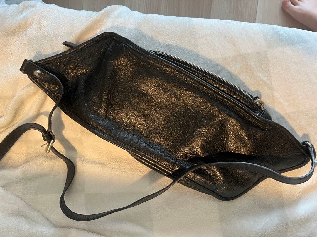 BALENCIAGA 黒 レザー ショルダーバッグ