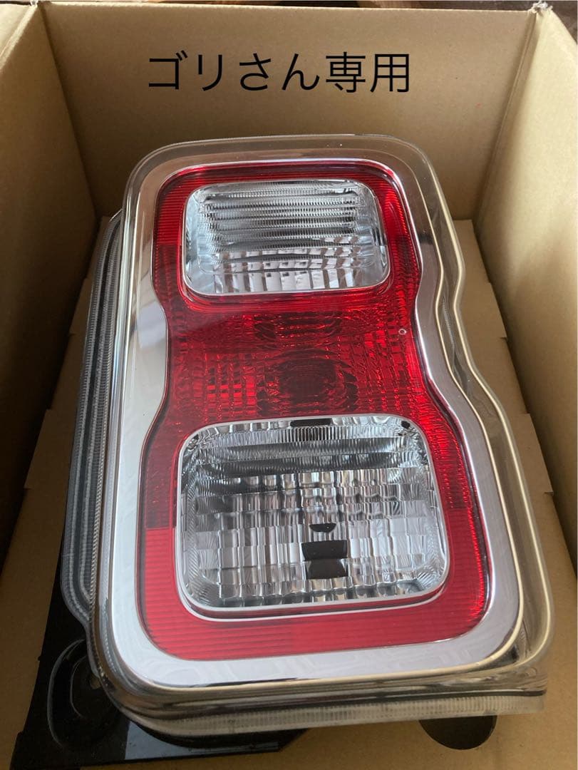 スズキ　ハスラーMR92S 右テールランプ