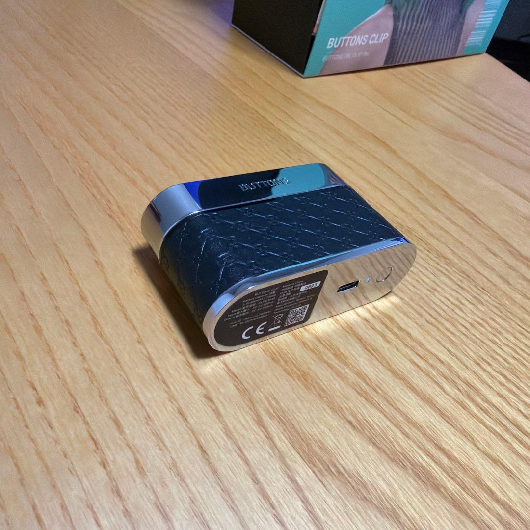 BUTTONS Clip ワイヤレスイヤホン ブラック・シルバー
