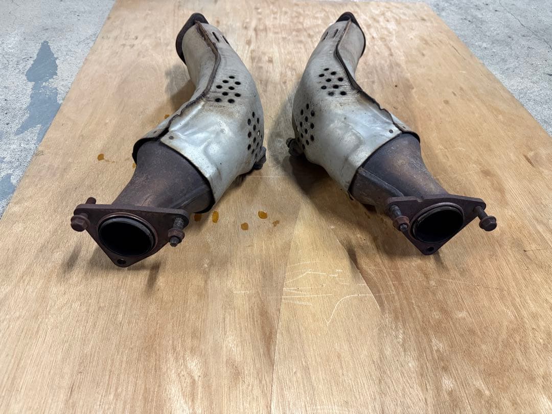 V36 スカイライン　触媒