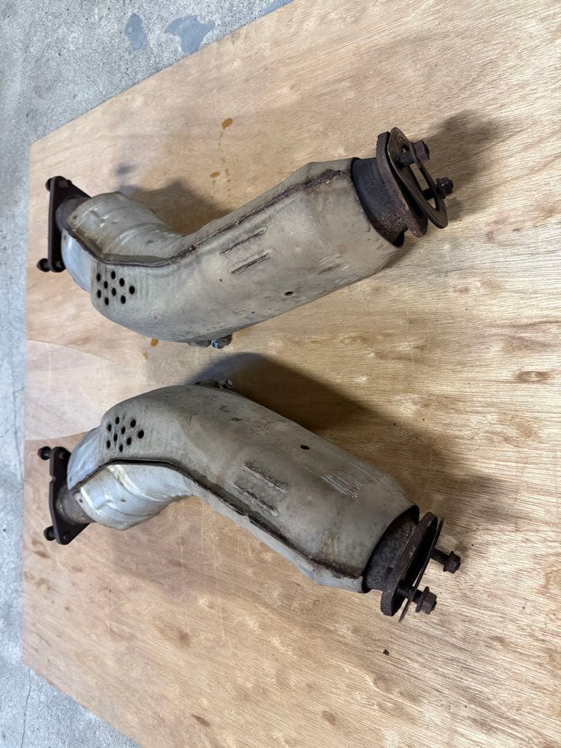 V36 スカイライン　触媒