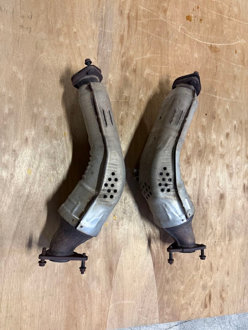 V36 スカイライン　触媒