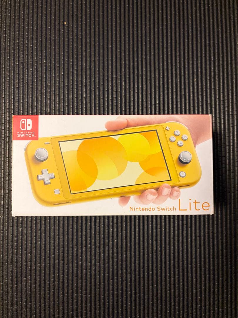 Nintendo Switch Lite イエロー 本体　充電器付　超極美品