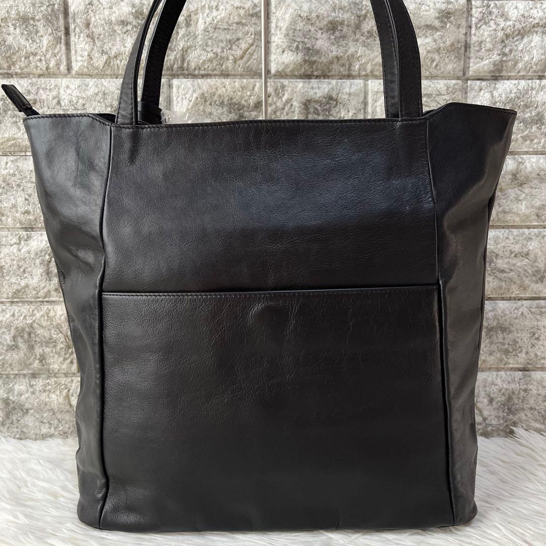 【新品未使用】イアパピヨネ　樹脂チャーム付き　レザー　トートバッグ　A4収納可能