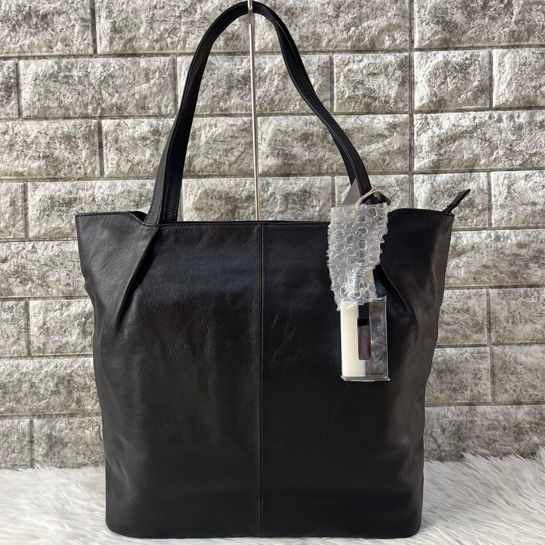 【新品未使用】イアパピヨネ　樹脂チャーム付き　レザー　トートバッグ　A4収納可能