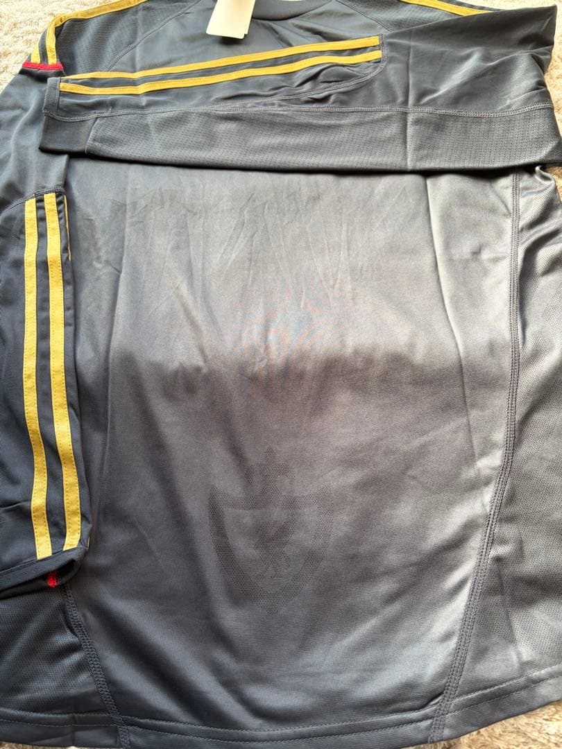 ［正規・新品タグ付き・希少］リヴァプール　0910アウェイユニフォーム　長袖　M