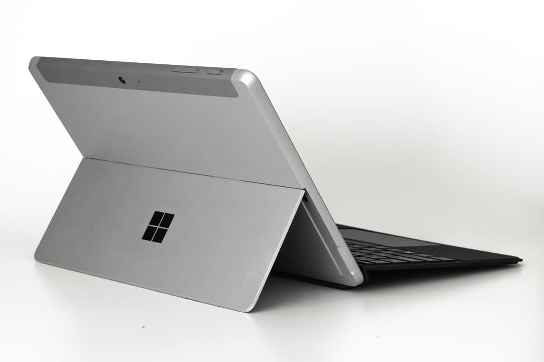 Surface Go3 〔8GB／128GB〕【タイプカバー•ペン付】