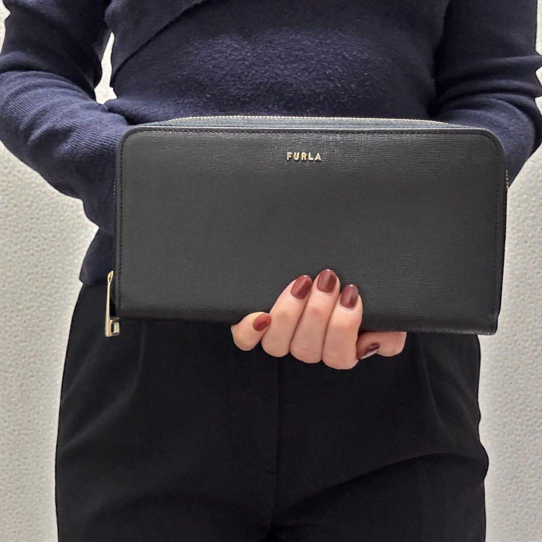 超美品✨FURLA フルラ　長財布　ラウンドファスナー　ロゴ金具　黒　レザー