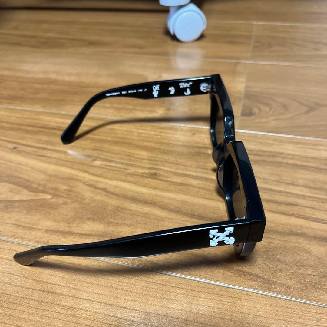 Off-Whiteサングラス