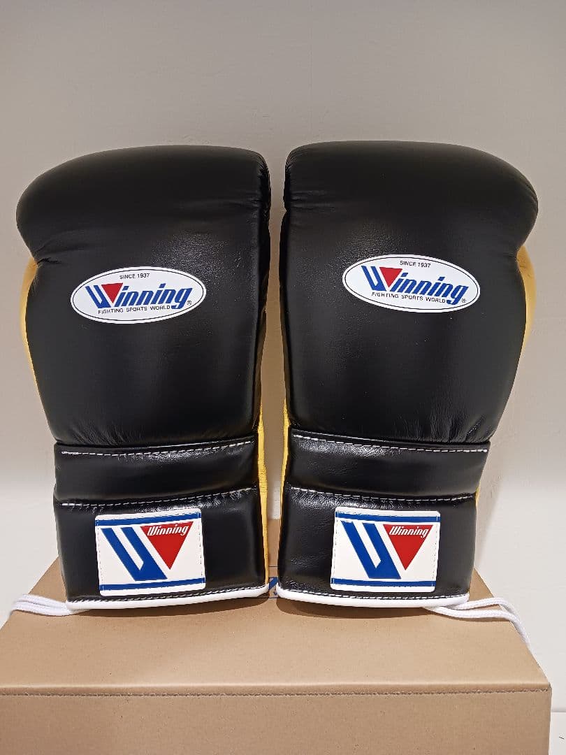 ウイニング winning ボクシンググローブ 黒／黄色　16オンス　紐式