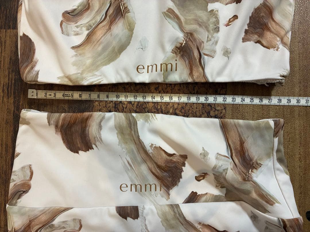 【新品同】emmi yoga　ヨガウェア　マーブルアート柄　アイボリー　水陸両用