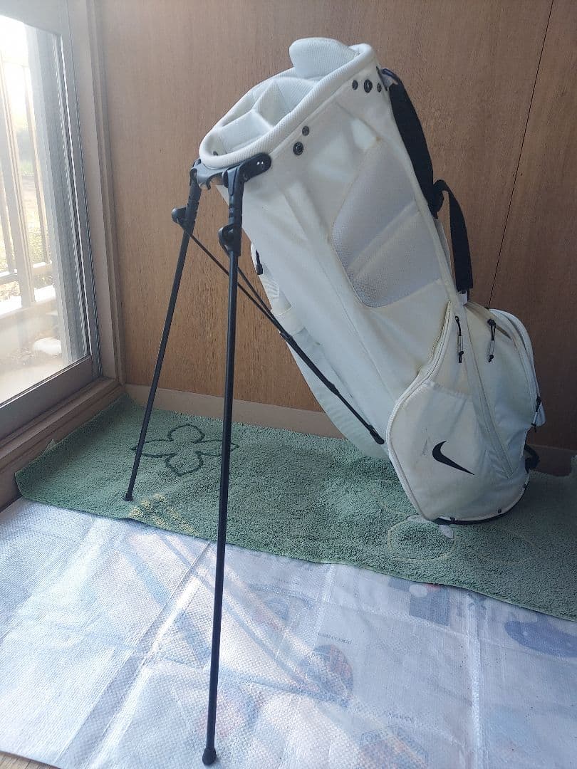 美品 NIKE キャディバッグ 軽量 スタンド式 ナイキ 白