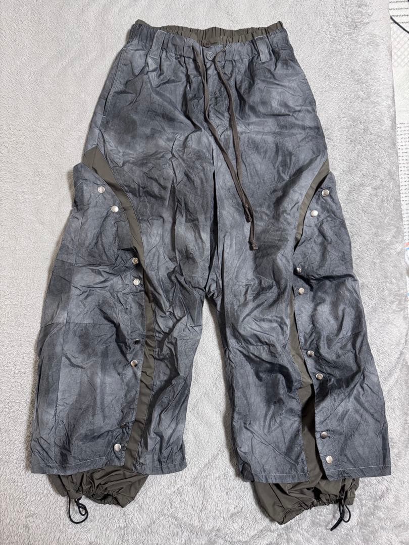 【GRANCY】ボタンレイヤードデザインナイロンパンツ グレー カーキ S