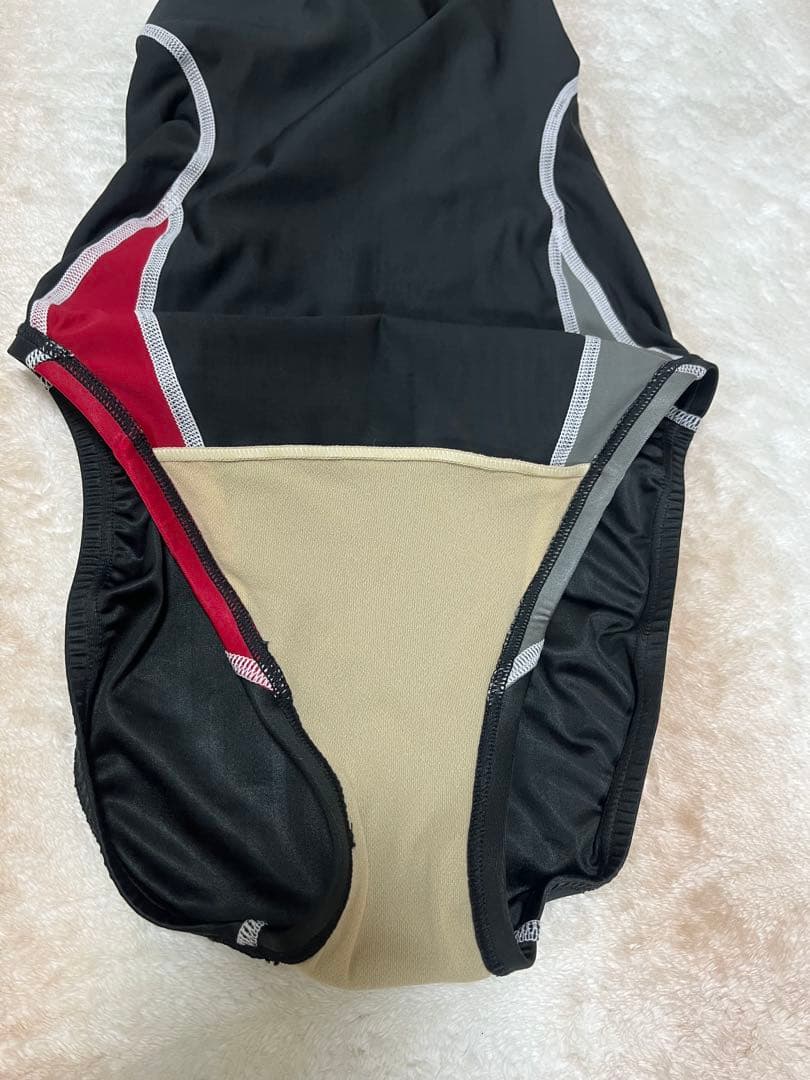 廃盤品　Mizuno 競泳用水着 ブラック×レッド　Ｏサイズ