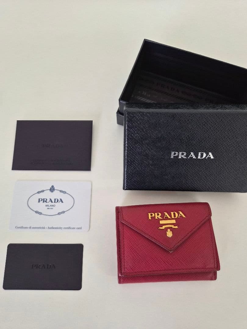PRADA サフィアーノレザー 三つ折り財布 レッド