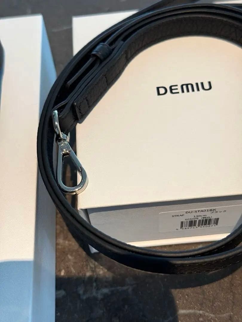 【新品】DEMIU デミュウ iPhone16pro スマホケース ストラップ