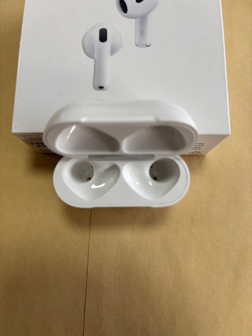 【中古】AirPods（第4世代）　ノイキャン付き