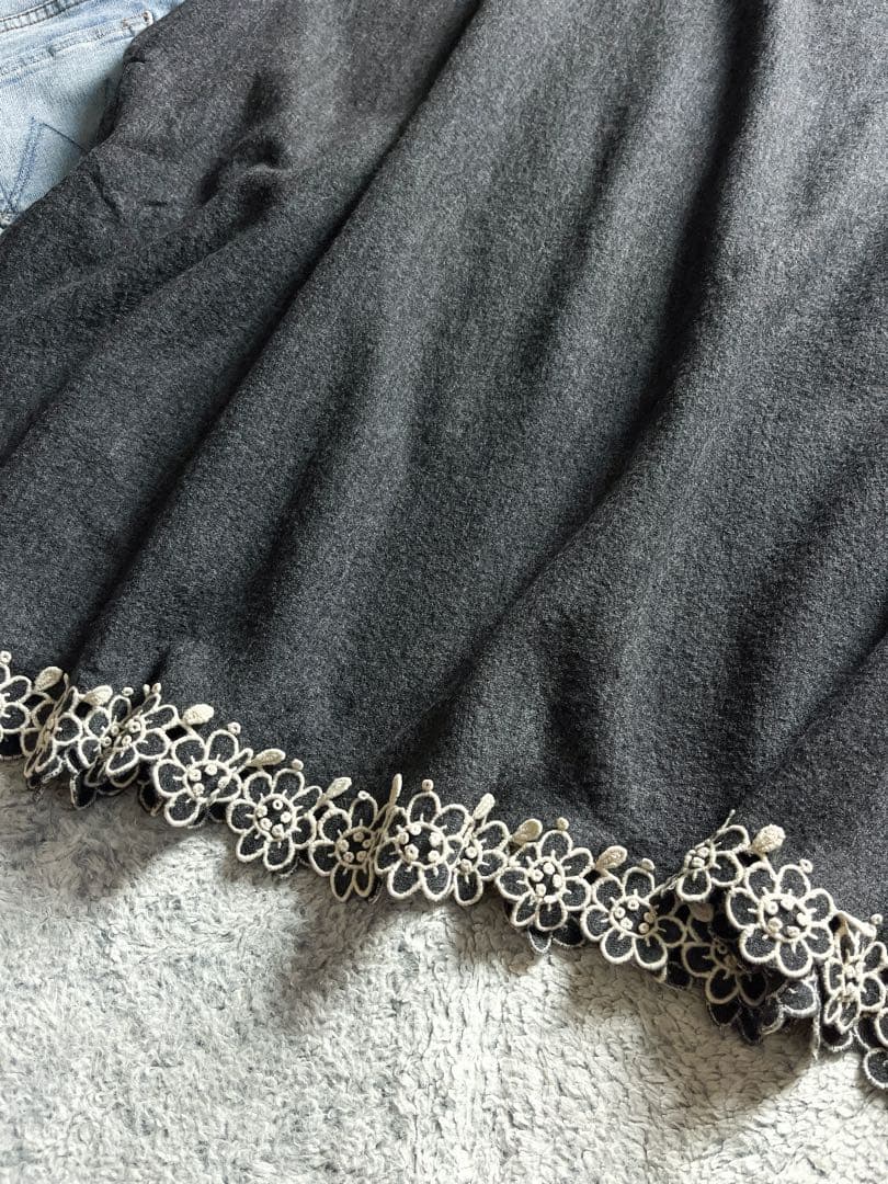 【45R】45rpm ウール100% フラワー刺繍 フロート縮絨ニットワンピース