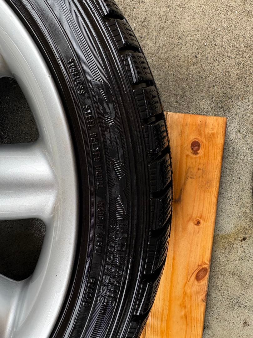 シルバー ホイール　スタッドレスタイヤ 4本セット