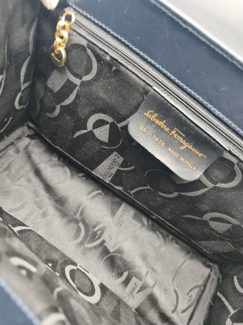 は*ら様 SalvatoreFerragamo　フェラガモ　ヴァラリボン　ショル