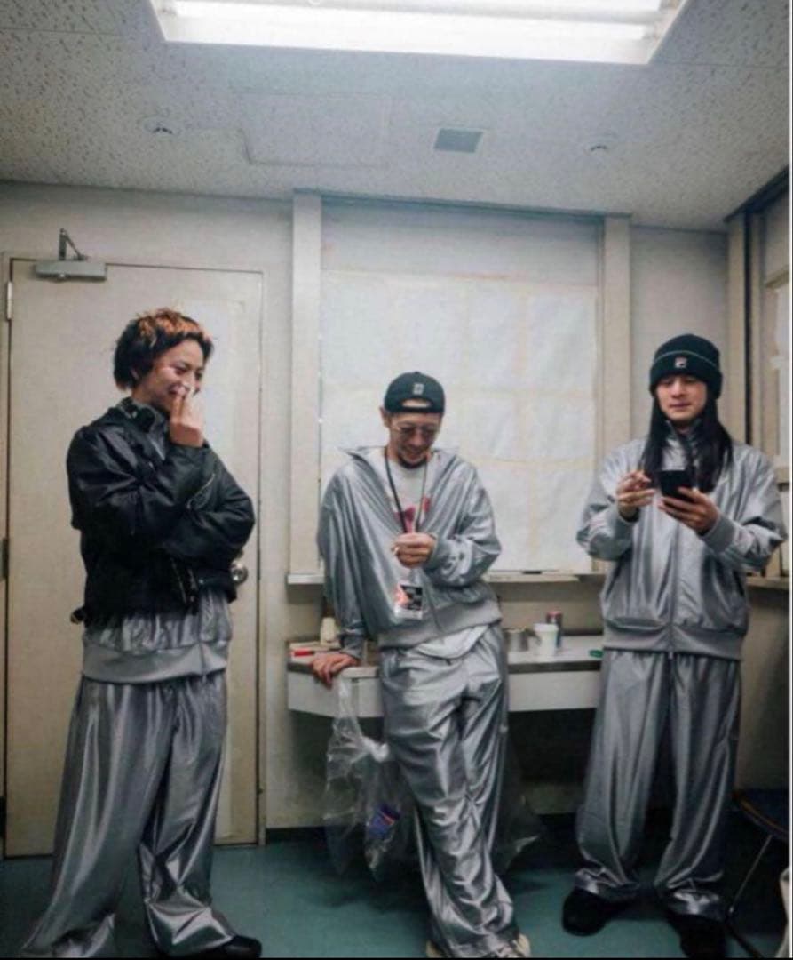 adidas originals　ファイヤーバード　トラックジャケット　シルバー