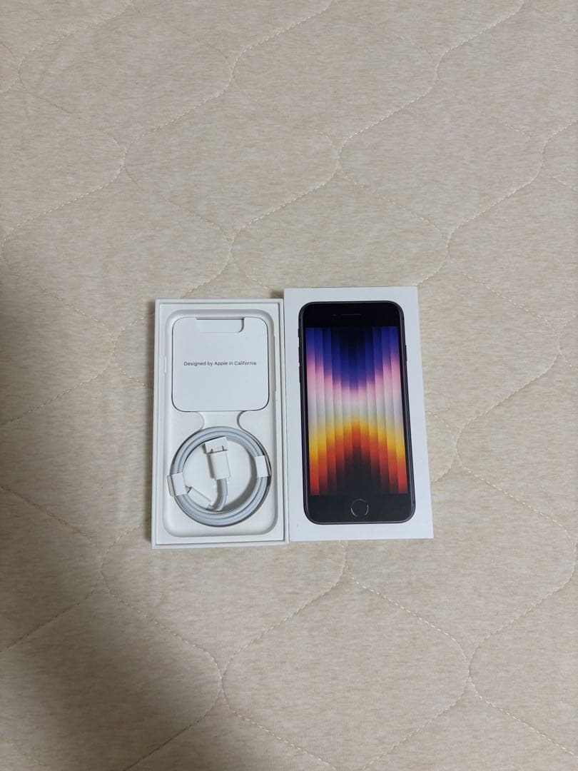 iPhone SE3 64GB SIMフリー バッテリー100% 美品