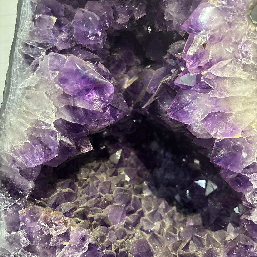 アメジスト結晶の置物 木製台座付き