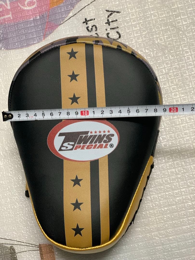 TWINS ペアパンチミット　金　ゴールド 　黒 新品値下げ不可