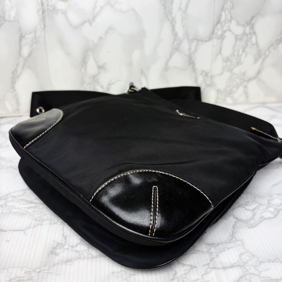 071 美品 PRADA ショルダーバッグ 斜めがけ 黒 ux4