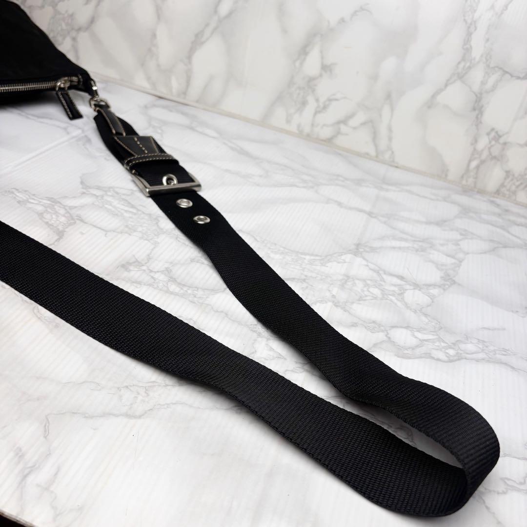 071 美品 PRADA ショルダーバッグ 斜めがけ 黒 ux4