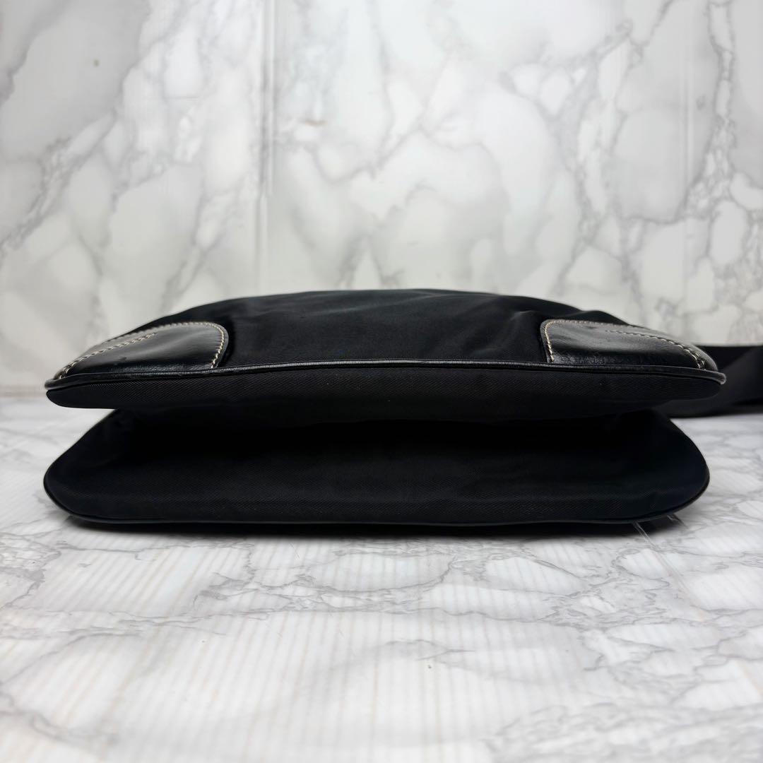 071 美品 PRADA ショルダーバッグ 斜めがけ 黒 ux4