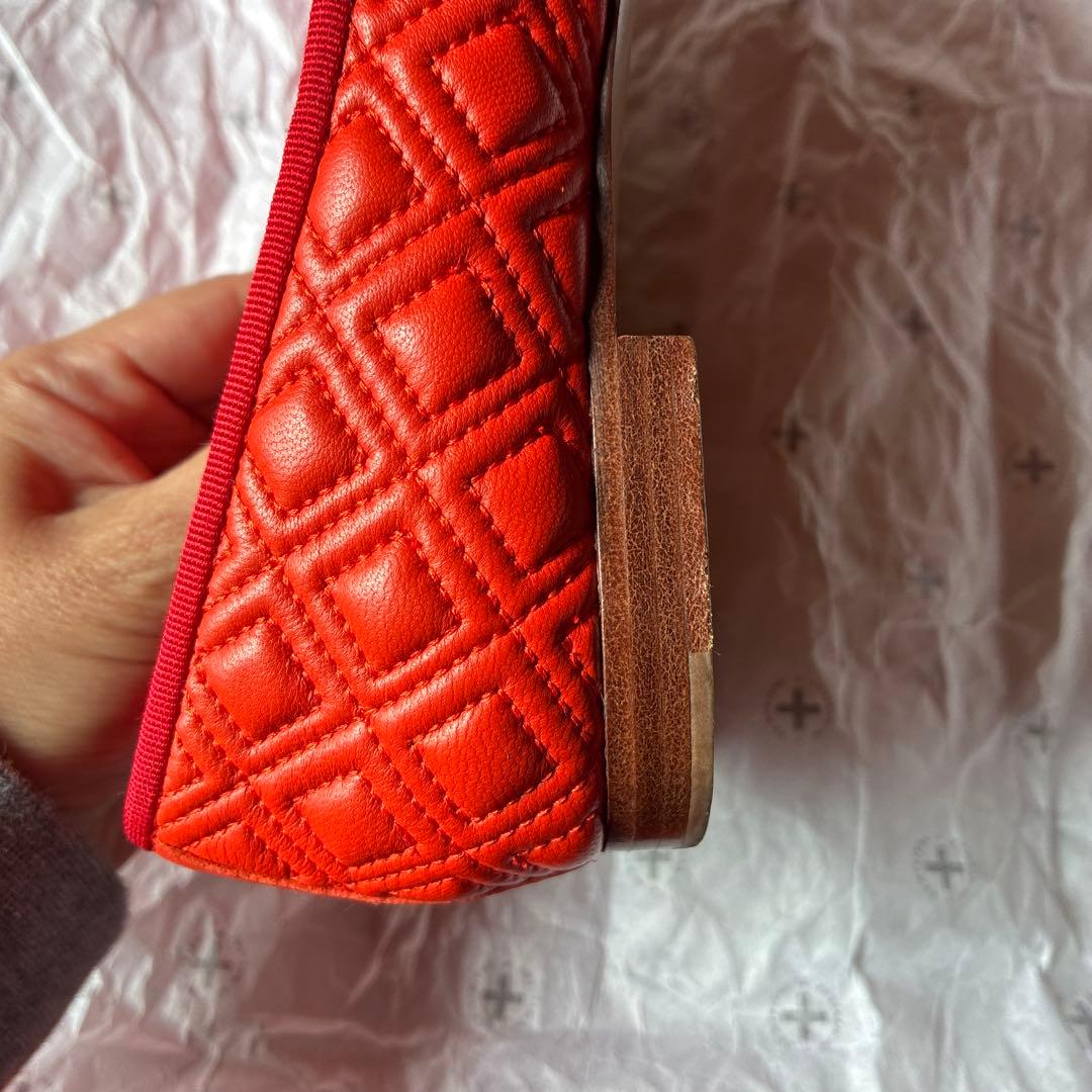 トリーバーチ　tory burch赤いリボン付きフラットシューズ