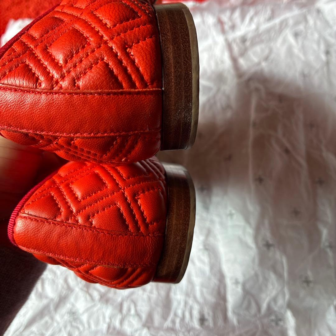 トリーバーチ　tory burch赤いリボン付きフラットシューズ