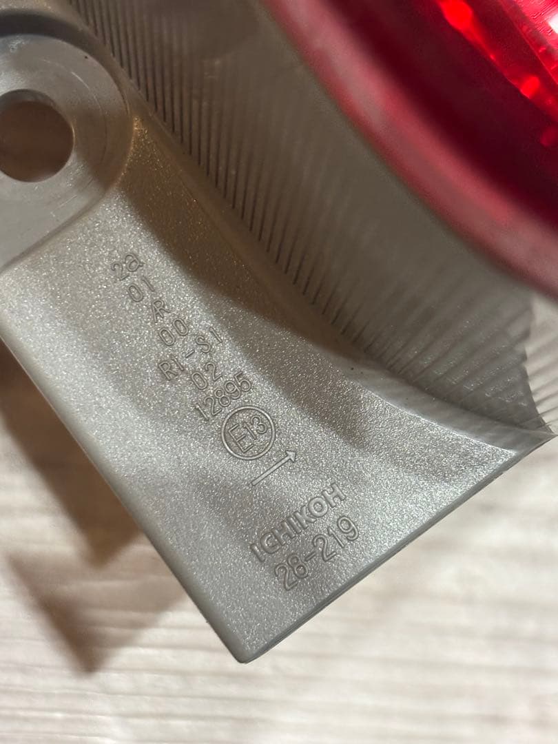 70 75 ノア 後期 右テールレンズ トヨタ純正品