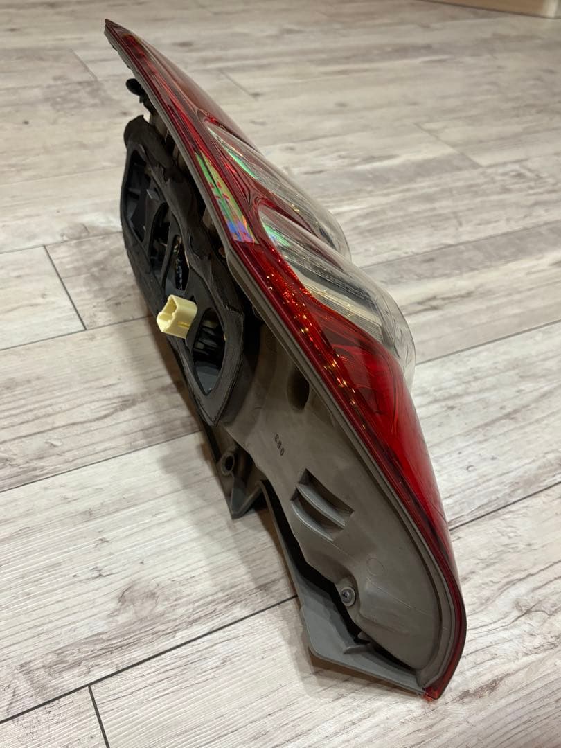 70 75 ノア 後期 右テールレンズ トヨタ純正品