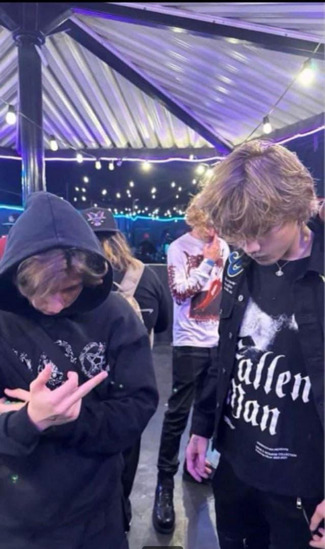 Nettspend着用　undercover fallen men Tシャツ