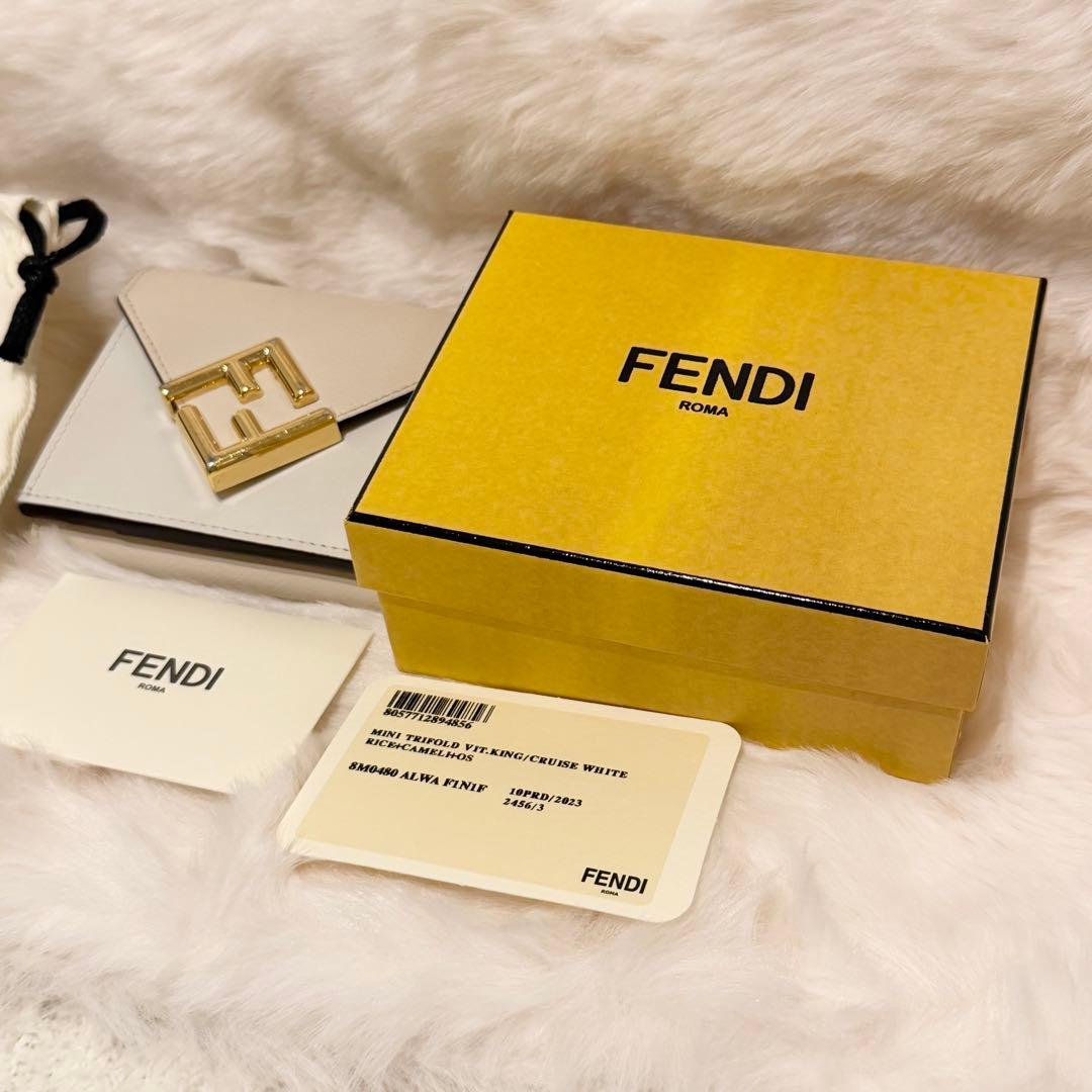 FENDI 三つ折り財布　ダイヤモンド　小銭入れ　フェンディ