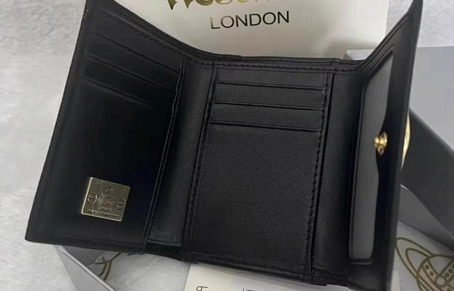 新品 ヴィヴィアン・ウエストウッド 三折財布 黒-106