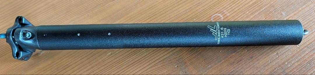 シートポスト31.6mm　BADBOY用LightSKIN LED付シートポスト