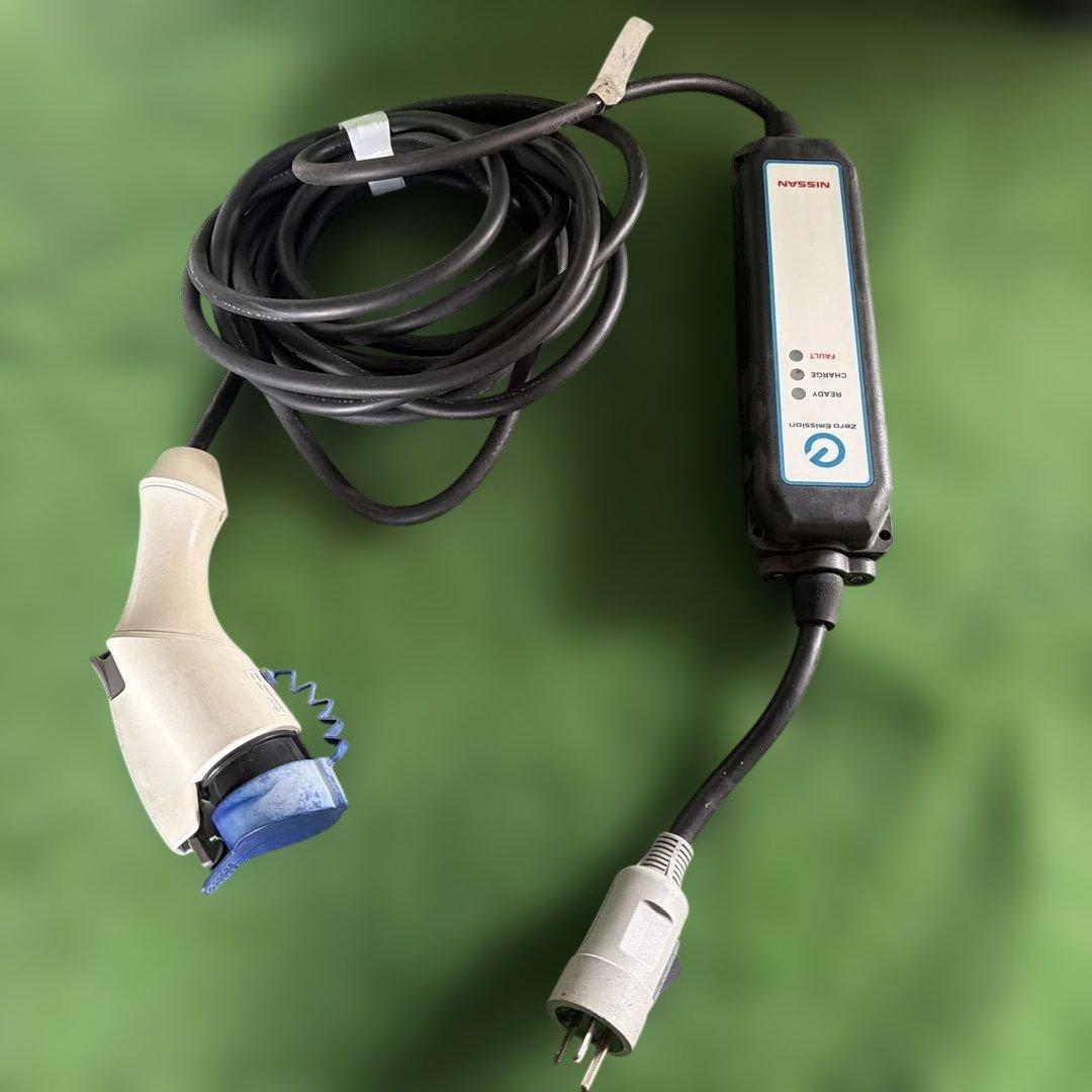 日産リーフ充電ケーブル