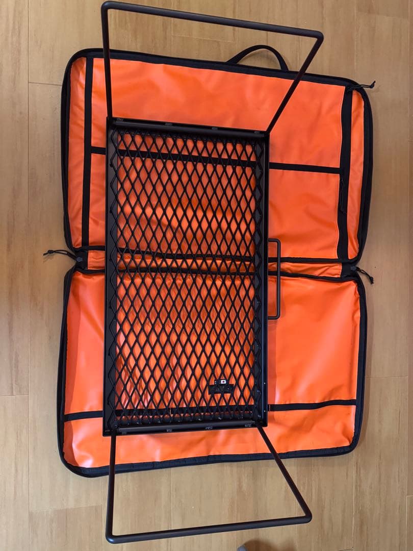 サンゾー工務店　アイアンテーブル　オレンジケース付き